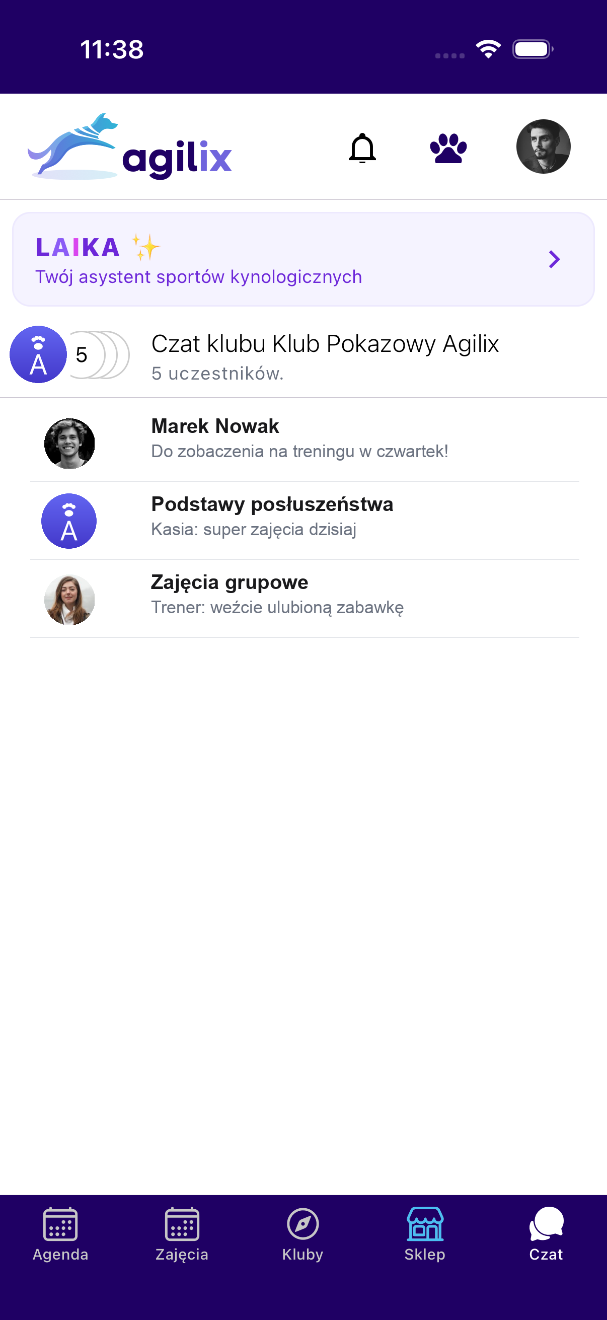La schermata della chat del club nell'app Agilix
